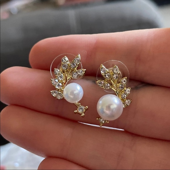 Pearlized Golden Leaf BOHO Floral Earrings - Picture 3 of 4